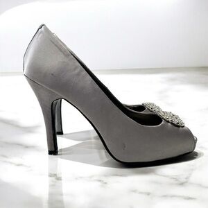 Roberto Vianni Silver Grey Satin Peep-Toe Platform Heels with Rhinestones Size 7